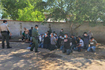 Inmigrantes ilegales arrestados por agentes de la Patrulla Fronteriza de EEUU. Imagen de archivo