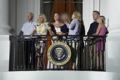 La familia Biden en el balcón de la Casa Blanca.