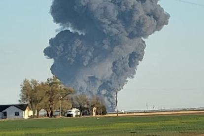 Una explosión en la granja Southfork Dairy Farm situada a once millas de la ciudad de Dimmitt (Texas) mató alrededor de 18.000 vacas lecheras y dejó a una persona herida de gravedad.