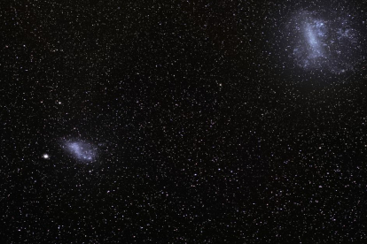 Imagen de las Nubes de Magallanes, las dos galaxias satélites que pronto podrían cambiar su denominación.