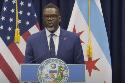 Brandon Johnson, el alcalde de Chicago, anuncia el 4 de octubre de 2023 que visitará la frontera sur para evaluar la situación con los migrantes próximamente.