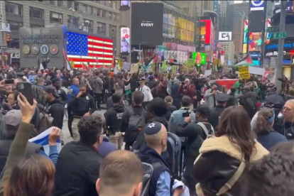 Times Square, grupos Pro-Palestina marchan contra Israel con consignas antisemitas