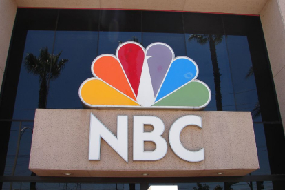 Logotippo de NBC News en una de sus sedes.
