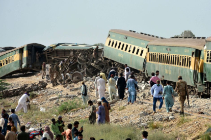 Accidente ferroviario en Pakistán que acabó el domingo 6 de agosto con al menos 30 heridos y casi 100 muertos.