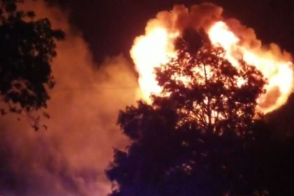Video: la policía investiga una espectacular explosión en Texas (Captura video Twitter)