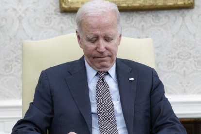 Biden, sentado en la Casa Blanca.