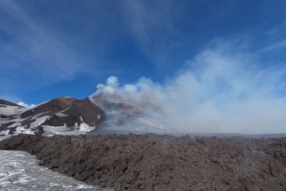14 de agosto de 2023. El volcán Etna (Italia), uno de los más activos del mundo, entra de nuevo en erupción.
