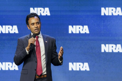 Vivek Ramaswamy en un discurso en un evento de la NRA.