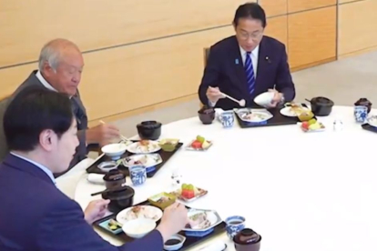 El primer ministro de Japón y su gabinete (Captura de pantalla de Twiiter)