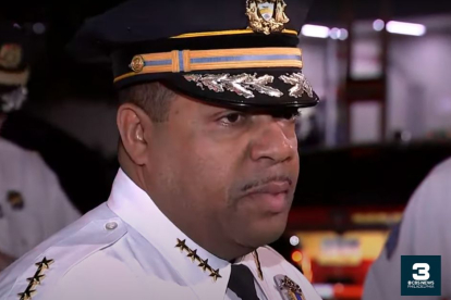 El comisionado interino de la policía de Filadelfia, John Stanford, durante su rueda de prensa para hablar del agente muerto y el otro herido durante el tiroteo en el Aeropuerto Internacional de Filadelfia.