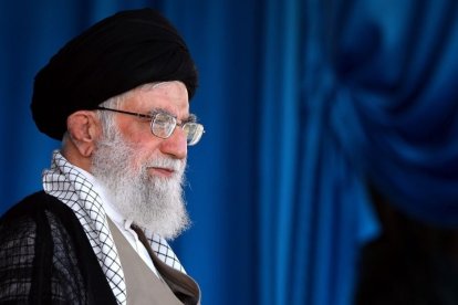 Imagen de archivo del ayatolá Ali Jamenei, líder supremo de Irán, durante una reunión en Irán en 2018.