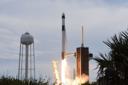 Un cohete Falcon 9 de SpaceX lanza la tripulación de la Misión Axiom 2 a la Estación Espacial Internacional a las 17:37 desde el Complejo 39A del Centro Espacial Kennedy, Florida, el domingo 21 de mayo de 2023.