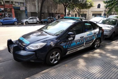 Auto de policía argentina.