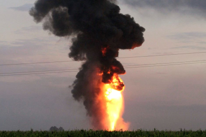 Fire in a duct of the Mexican oil company Pemexin the State of Mexico, Mexico, on July 21, 2013.