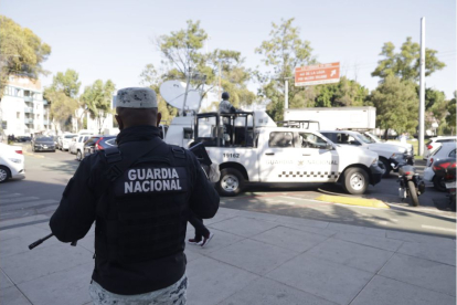 Fuerzas armadas mexicanas vigilan las calles de la capital