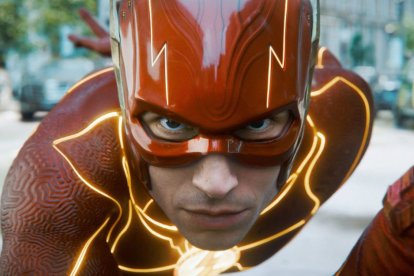 Fotograma de la película 'The Flash', dirigida por los hermanos Muschietti y protagonizada por Ezra Miller.
