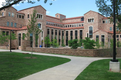 Edificio de derecho de la Universidad de Colorado Boulder.