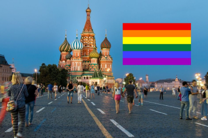 Plaza roja de Moscú y bandera LGBT