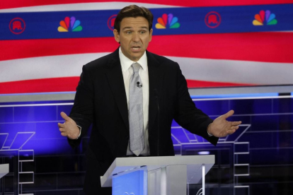 El candidato a la nominación del GOP Ron DeSantis durante el tercer debate del partido.