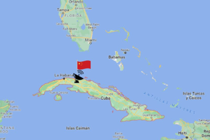 Montaje de un mapa de Cuba y Florida con una bandera china y una antena.