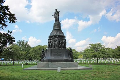 Imagen del monumento confederado del Cementerio Nacional de Arlington. Su retirada está programada para el próximo 22 de diciembre de 2023.