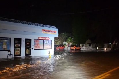 Captura de pantalla de un video de las calles de Florida inundadas tras una tormenta.