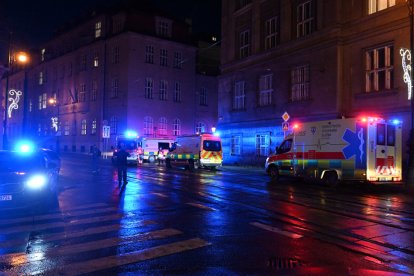 Imágenes del tiroteo en Praga producido el 21 de diciembre de 2023. El suceso dejo  al menos 11 muertos y 25 heridos.