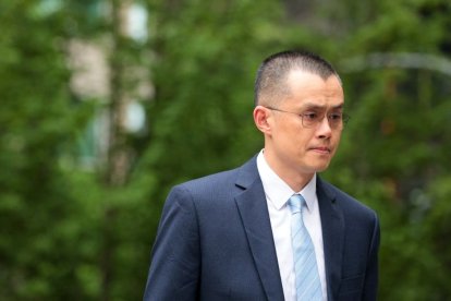 El ex director ejecutivo de Binance, Changpeng "CZ" Zhao, llega a un tribunal federal en Seattle, Washington