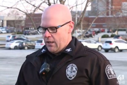 El jefe del Departamento de Policía de Independence, Adam Dustman, proporciona actualizaciones sobre un tiroteo fatal de un oficial y un notificador de procesos civiles el 29 de febrero de 2024.