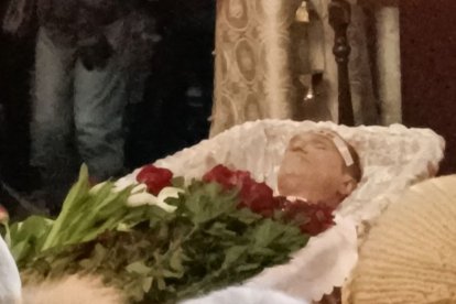 El cuerpo del fallecido líder opositor ruso Alexei Navalny es visto durante el servicio fúnebre en la iglesia Madre de Dios Apaga Mis Dolores, en el distrito moscovita de Maryino, el 1 de marzo de 2024.