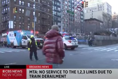 Exterior del metro de Nueva York poco después del accidente