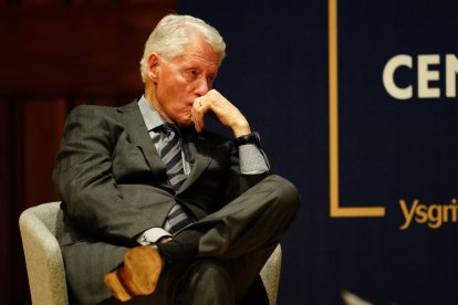 El exdirector de Vanity Fair niega que Clinton haya intentado censurar el reportaje sobre Epstein