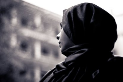 Mujer usando hiyab