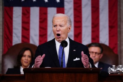 Biden, durante el discurso del Estado de la Unión, frente a Kamala Harris y Mike Johnson.