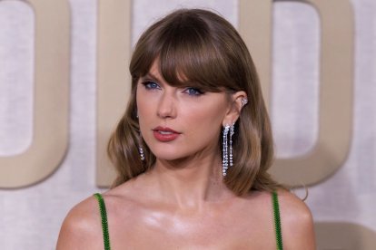 Imagen de Taylor Swift durante el photocall que tuvo lugar en la 81ª edición de los Globos de Oro celebrados el 6 de enero de 2024.