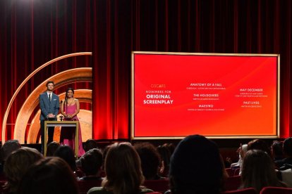 Los actores Jack Quaid y Zazie Beetz durante la lectura de los nominados a la 96ª edición de los Premios Óscar que se celebrarán el próximo 10 de marzo de 2024 en el Teatro Dolby de Los Ángeles.