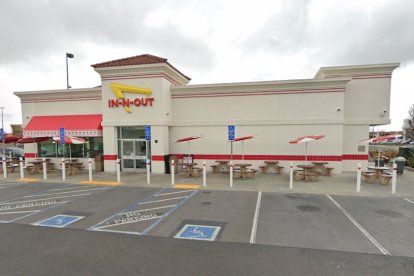 In-N-Out (Oakland, California).