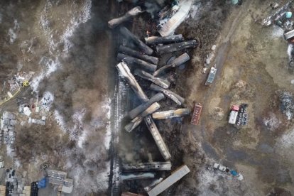 el lugar donde descarriló un tren de carga en East Palestine, Ohio