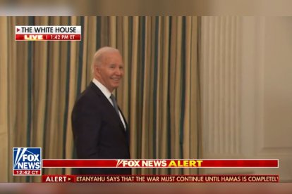 ¿La sonrisa que delata a Biden? El presidente reciba duras críticas por su reacción al ignorar una pregunta sobre Trump como “preso político”