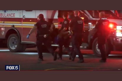 Captura de pantalla de un vídeo ofrecido por Fox que muestra la detención del migrante venezolano que disparó contra dos agentes de la Policía de Nueva York el domingo, 2 de junio de 2024.