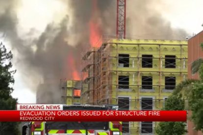 Incendio en complejo residencial en construcción en Redwood City
