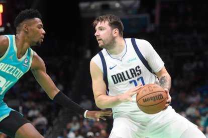 Luka Doncic (Dallas Mavericks), en un partido frente a los Charlotte Hornets en 2024.