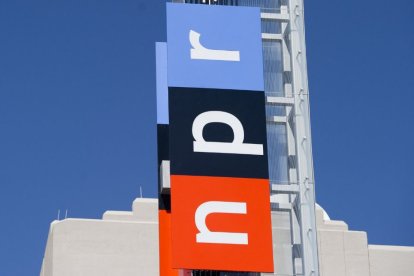 La sede de la National Public Radio, o NPR, en Washington, DC, el 17 de septiembre de 2013. El edificio, que costó 201 millones de dólares y se inauguró en 2013, es el cuartel general de este medio de comunicación que crea y distribuye programas de noticias, información y música a 975 emisoras de radio independientes de todo Estados Unidos, llegando a 26 millones de oyentes cada semana.