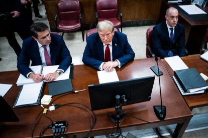 Al menos 50 posibles jurados del juicio de Trump en Nueva York se excusaron después de decir que no podían ser imparciales