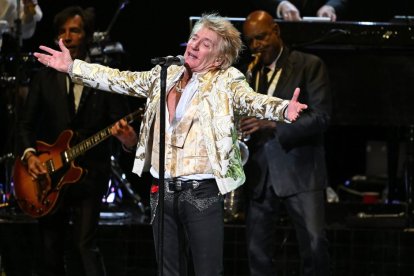 Rod Stewart, durante un concierto en 2024.