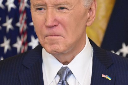 Joe Biden, hace una pausa durante su discurso ante un grupo bipartidista de gobernadores en el Salón Este de la Casa Blanca en Washington, DC, durante la Reunión de Invierno de la Asociación Nacional de Gobernadores.