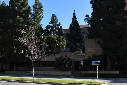 Facultad de Medicina de la UCLA (Wikimedia Commons).