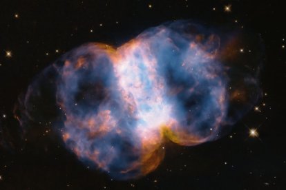 Imagen de M76, la nebulosa que fotografió el telescopio Hubble el 24 de abril de 2024, el día de su 34º cumpleaños.