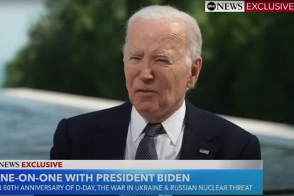 Captura de pantalla de un fragmento de la entrevista que realizó el presentador de ABC News, David Muir, a Joe Biden durante su visita a Normandia (Francia)