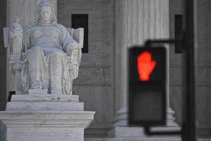 Los funcionarios públicos que bloquean usuarios críticos en redes corren el riesgo de ser demandados por violar la Primera Enmienda, dice la Corte Suprema